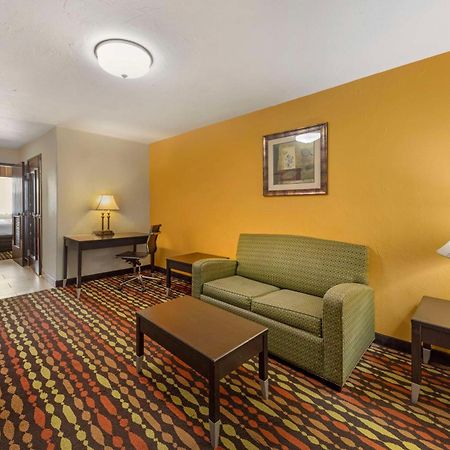 Best Western Greentree Inn & Suites Moore Exteriör bild