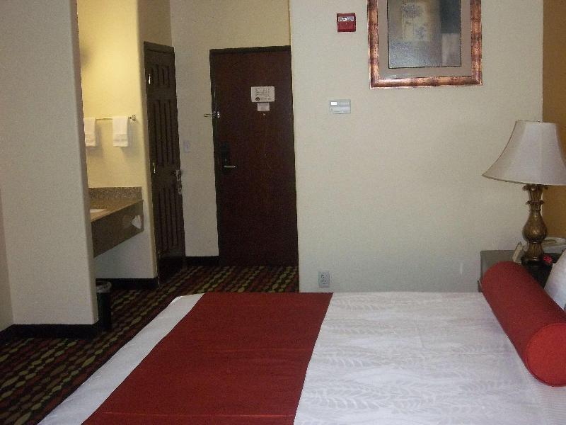 Best Western Greentree Inn & Suites Moore Exteriör bild