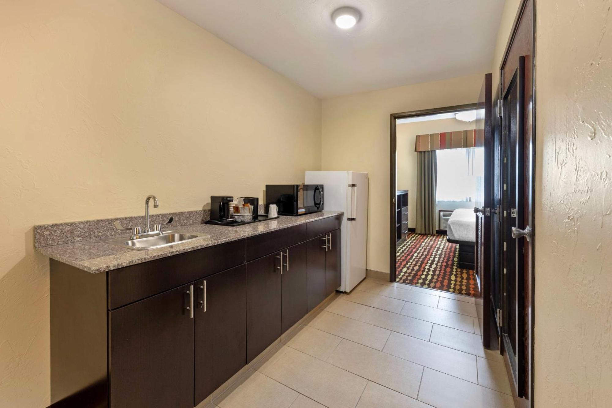 Best Western Greentree Inn & Suites Moore Exteriör bild