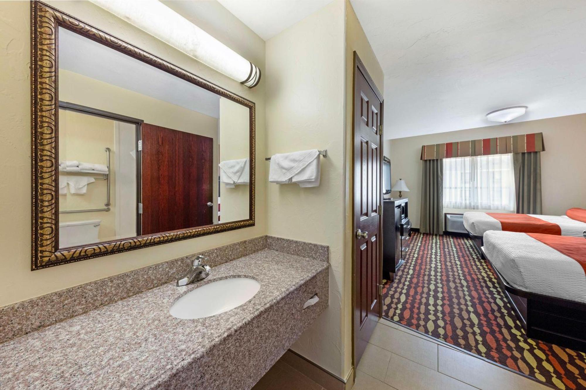 Best Western Greentree Inn & Suites Moore Exteriör bild
