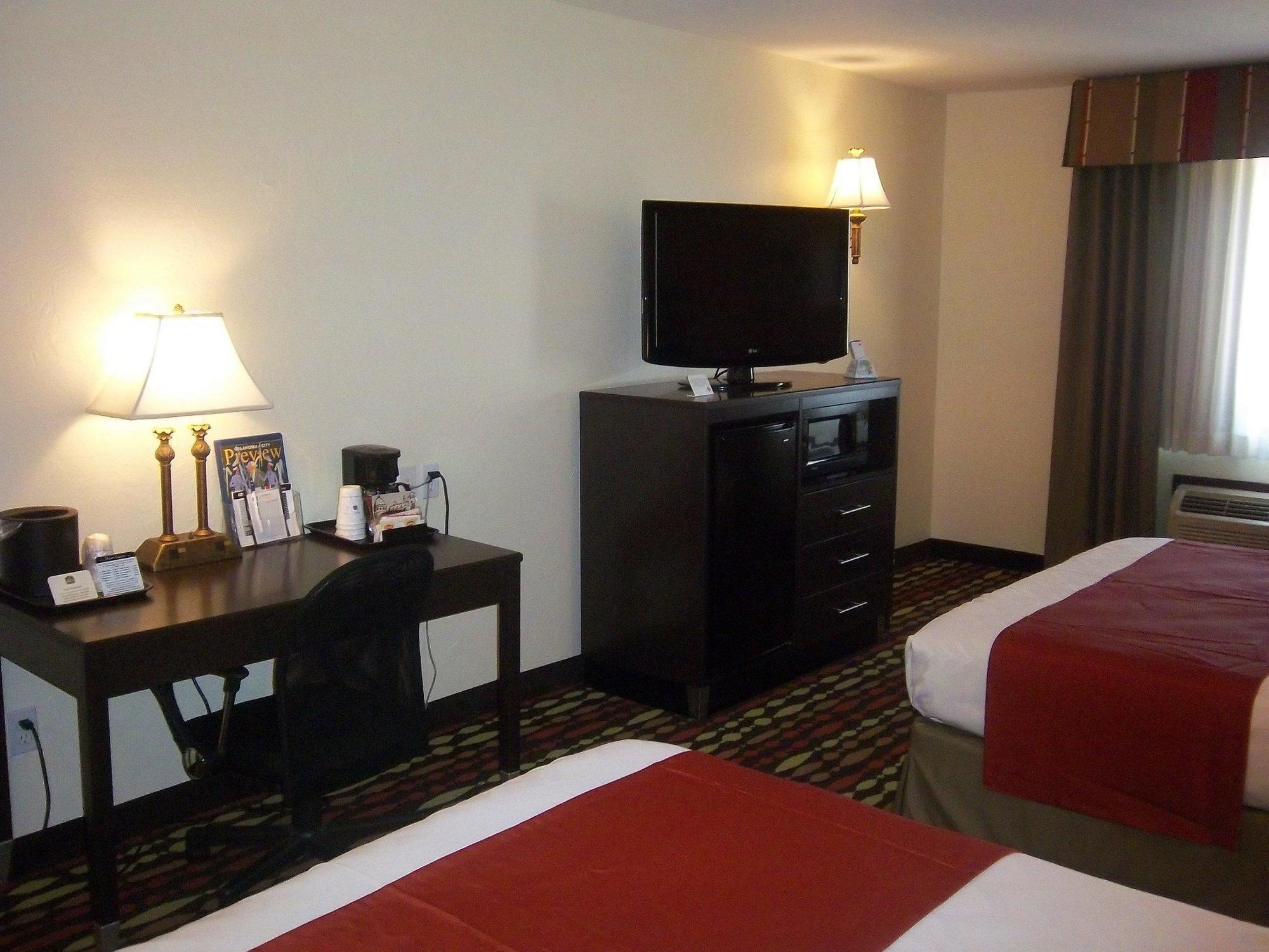 Best Western Greentree Inn & Suites Moore Exteriör bild