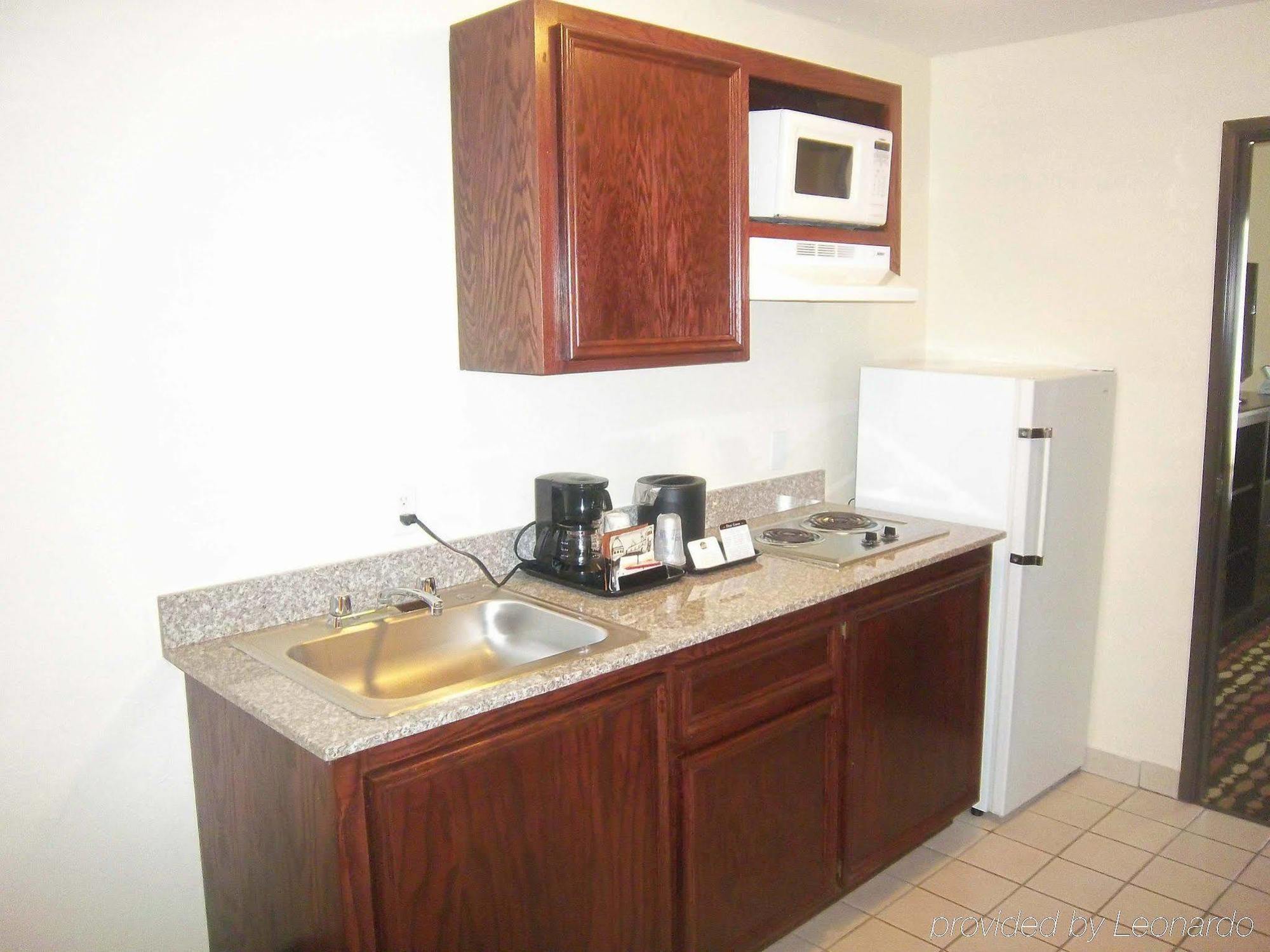 Best Western Greentree Inn & Suites Moore Exteriör bild